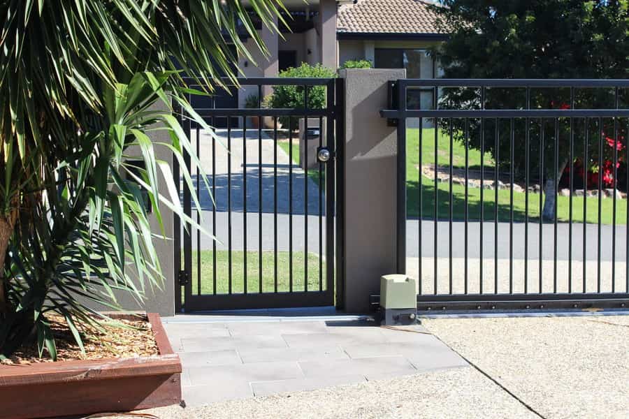 مدل‌های درب حیاط شیک مناسب ویلاهای لاکچری در شمال کشور