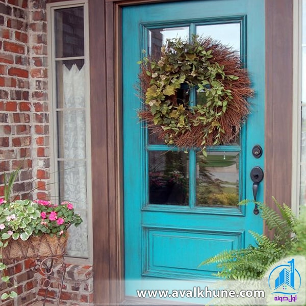 رنگ آمیزی درب ورودی ویلا با فیروزهای خنک رنگ آمیزی درب ورودی ویلا با فیروزهای خنک