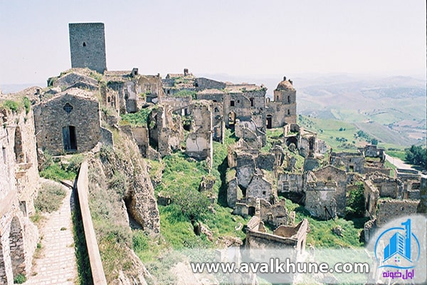 دهکده مرموز کراکو؛ ایتالیا دهکده مرموز کراکو؛ ایتالیا