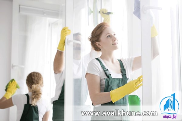 خانه تکانی عید و تمیز کردن شیشهها و پنجرهها خانه تکانی عید و تمیز کردن شیشهها و پنجرهها