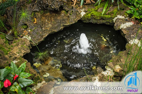 آبنما در میان یک حفره آبنما در میان یک حفره