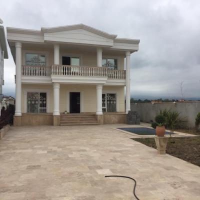 ویلا جنگی استخر دار در نور