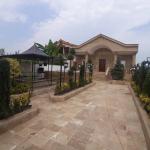 خرید ویلا همکف استخردار