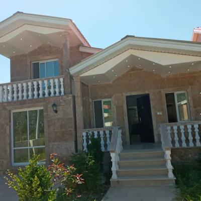 خرید ویلا نیم پیلوت جنگلی