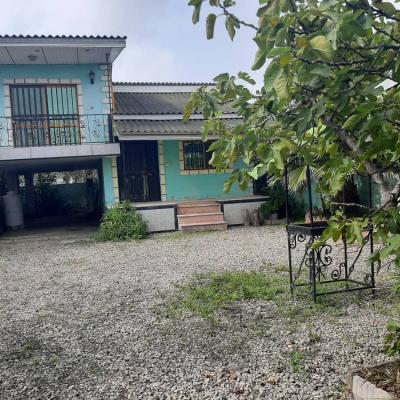 ویلا نیم پیلوت با زمین بزرگ