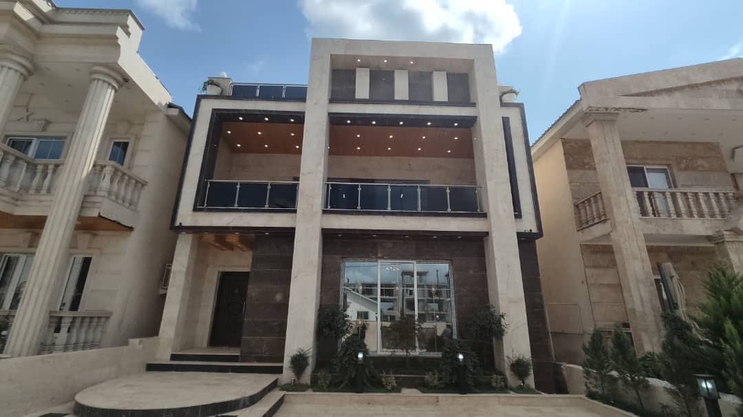 ویلا تریبلکس مدرن شهرکی در امیرآباد