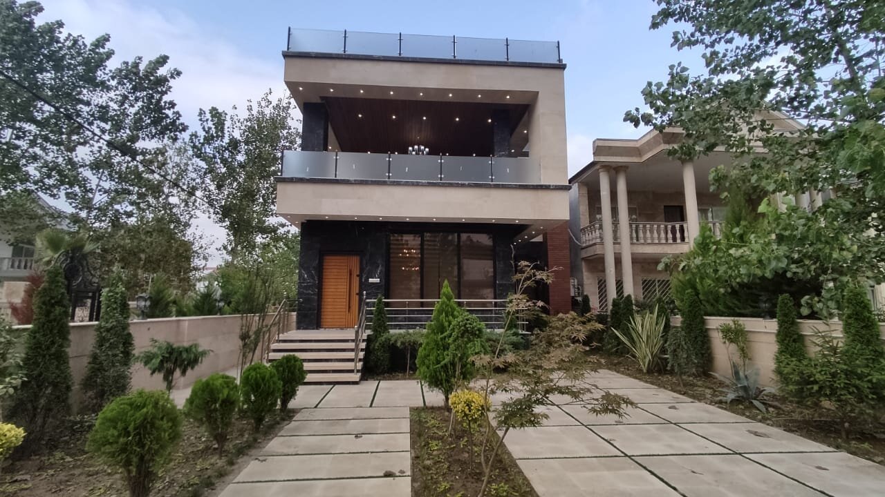 ویلا تریبلکس مدرن شهرکی با سند تکبرگ