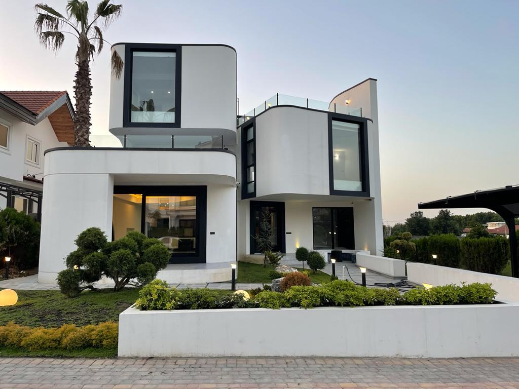 ویلا با معماری خاص در شهرک خاص