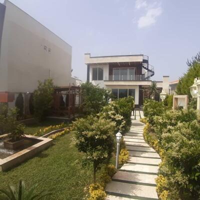 ویلا باغ لاکچری در جاده دریا