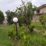 باغ مرکبات با یک بنای دوبلکس نیمه کاره