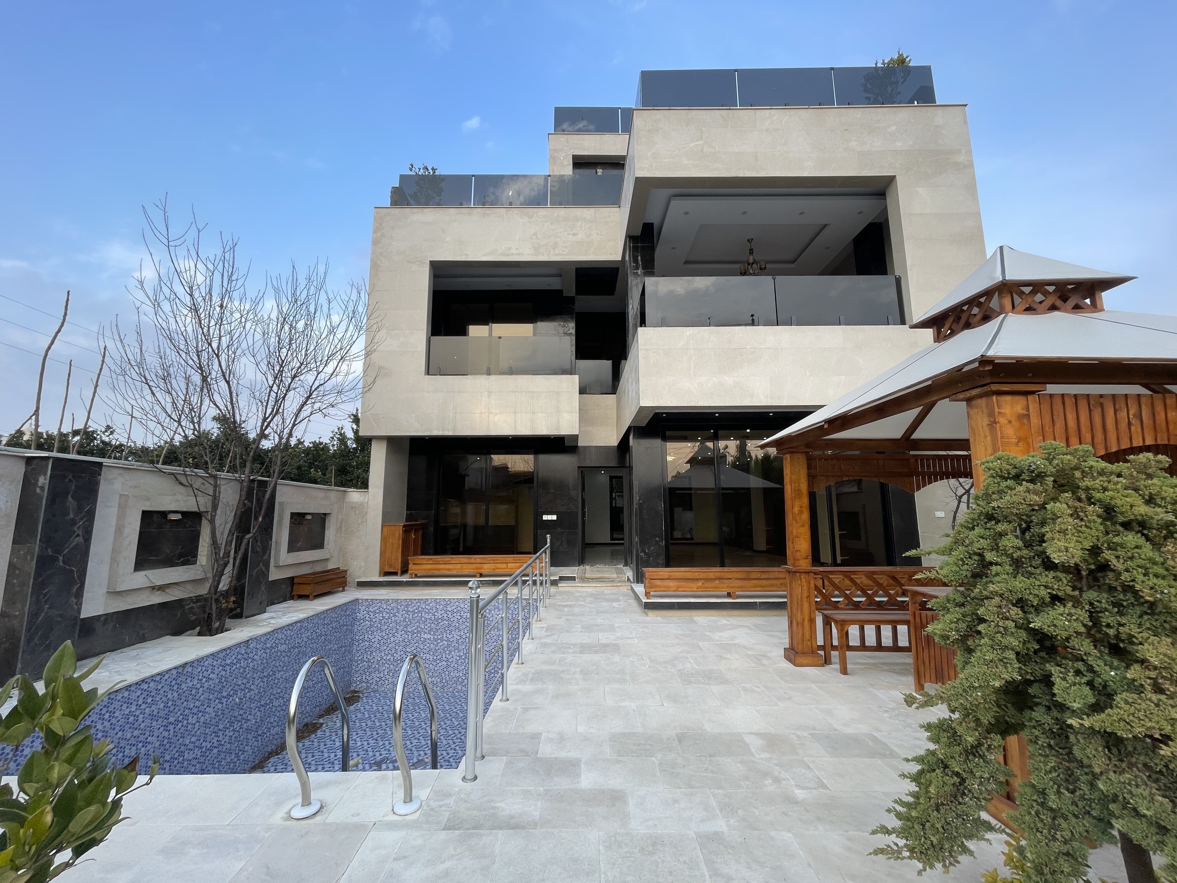 خرید ویلا لاکچری در سعادت آباد