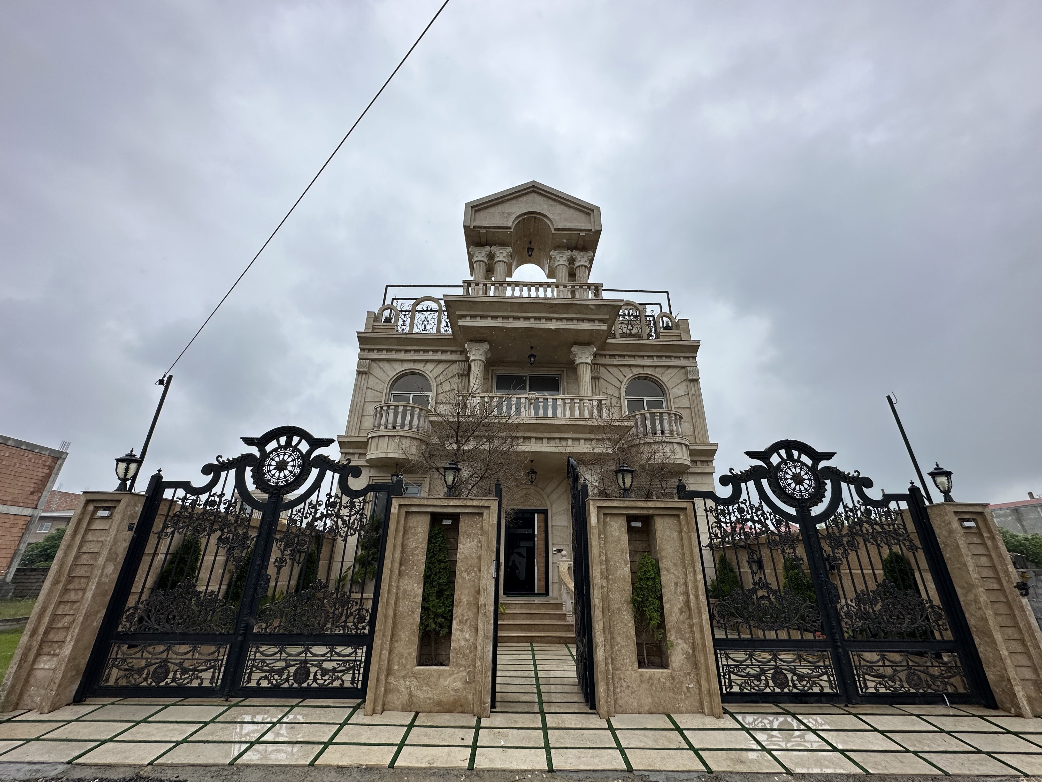 کاخ ویلا استخردار در سرخرود