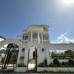 کاخ ویلای شهرکی با ویوی دریا