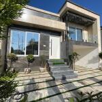 ویلا نیم پیلوت مدرن در جاده دریا