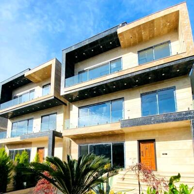 ویلا تریبلکس استخردار با مدارک تکمیل شهرکی