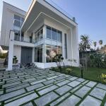 ویلا شهرکی با آسانسور و استخر در روف