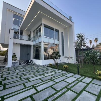 ویلا شهرکی با آسانسور و استخر در روف