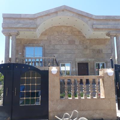 ویلا نزدیک جنگل و دریاچه